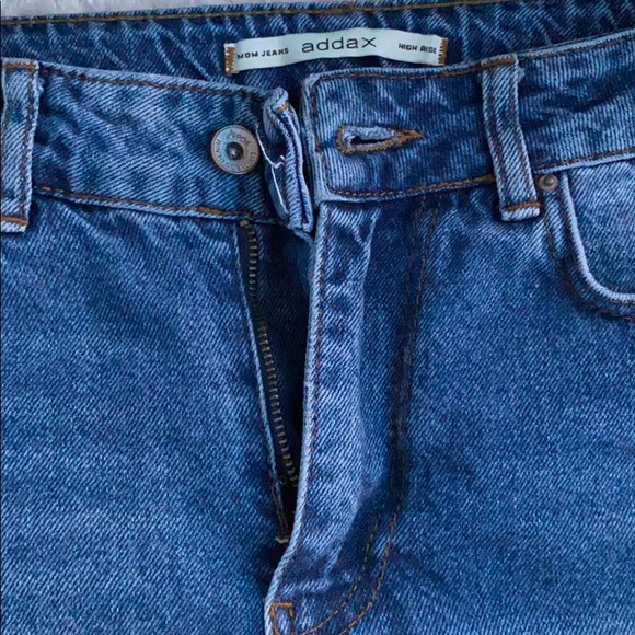 HIGH RISE RIPPED JEANS - Picture 4 of 6